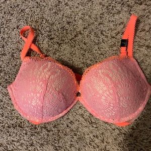 Victoria’s Secret Push up bra -34DD